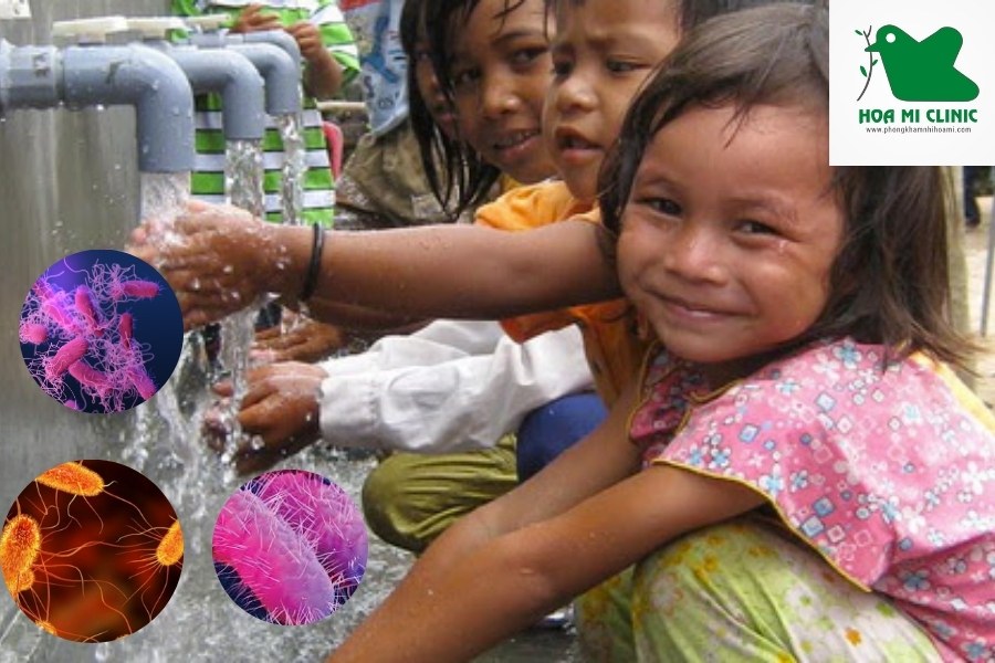 Môi trường sống là nguồn lây nhiễm vi khuẩn cho bé