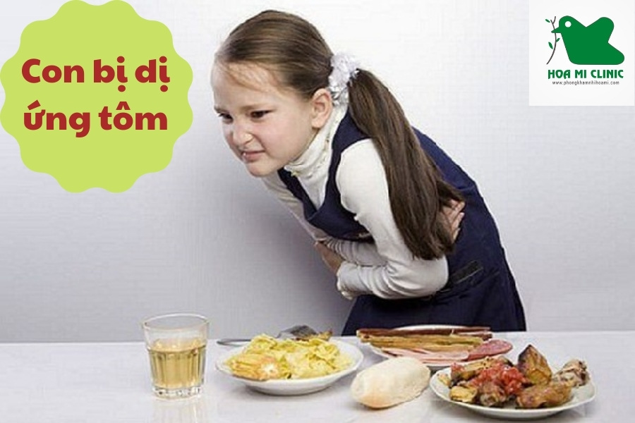 Trẻ ăn bị nôn do ngộ độc thực phẩm