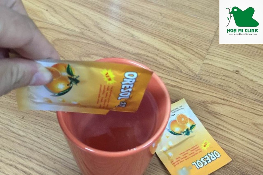 Chú ý bù nước, điện giải cho trẻ