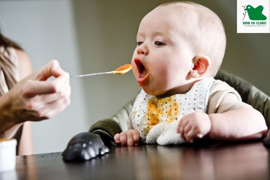 trẻ bị viêm ruột ăn gì có ăn uống bình thường không