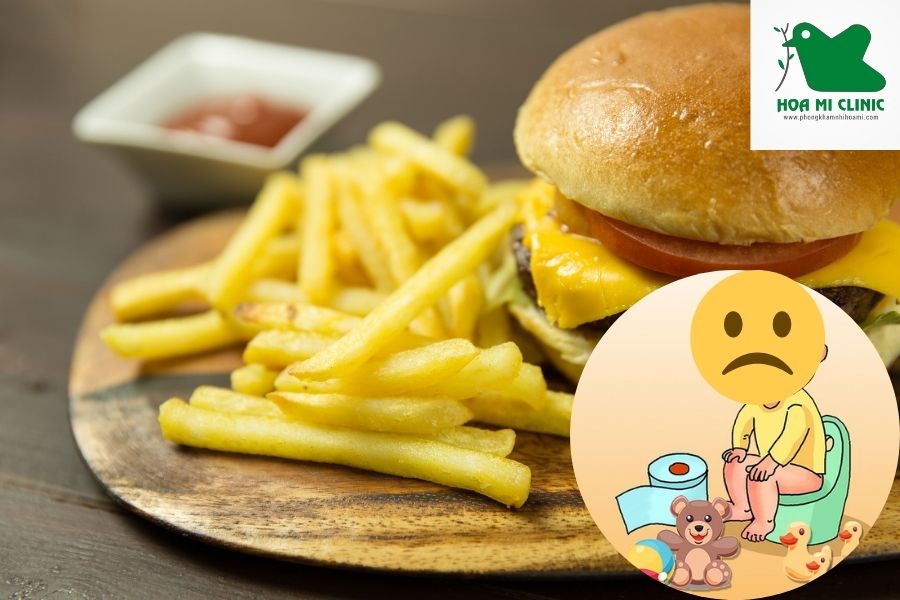 Đồ ăn dầu mỡ sẽ khiến trẻ dễ bị táo bón