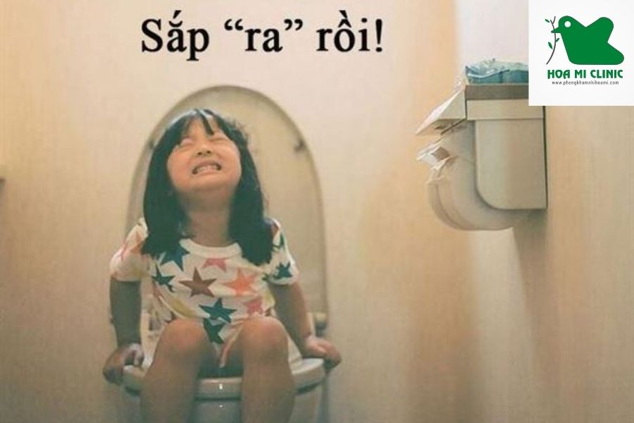 Bé bị táo bón khó khăn khi đi đại tiện