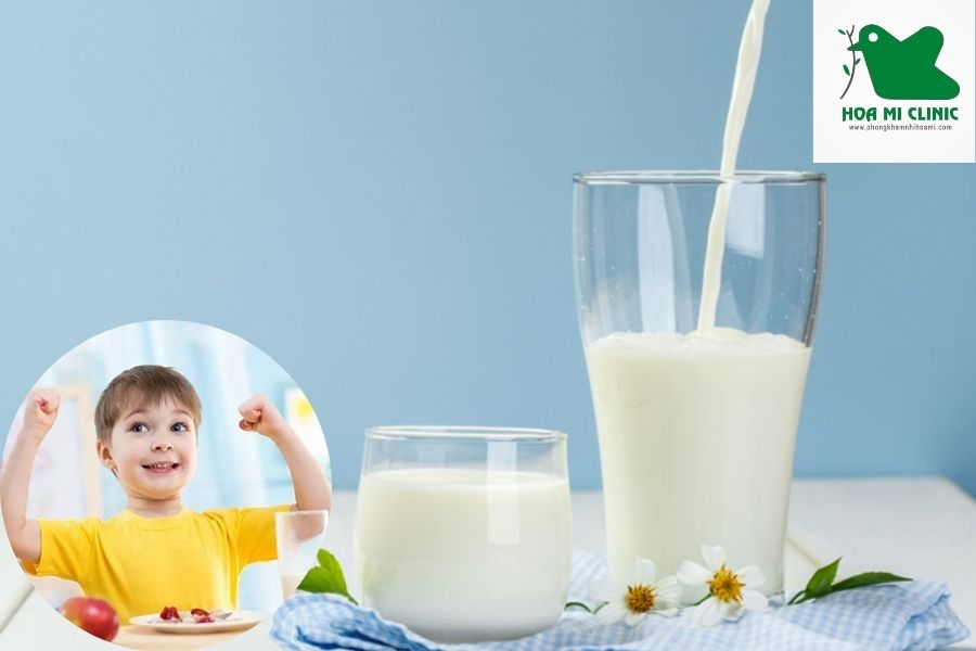 Bị chững cân phải làm sao: Cho trẻ uống sữa mỗi ngày
