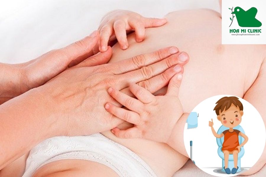Làm sao để dễ đi cầu khi bị táo bón: Mát xa bụng cho trẻ