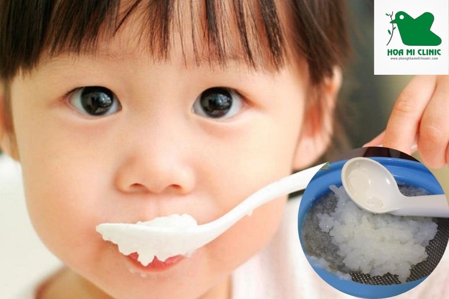 Nghiền cơm để trẻ ăn không bị nghẹn