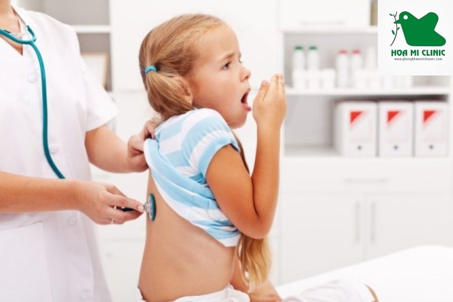 Đưa trẻ đến bệnh viện để được tư vấn chính xác khi trẻ bị khó thở