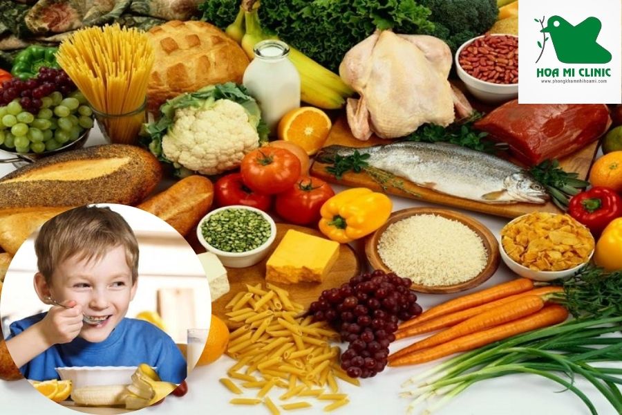 Bữa ăn của trẻ cần có đủ chất đạm, chất béo và tinh bột