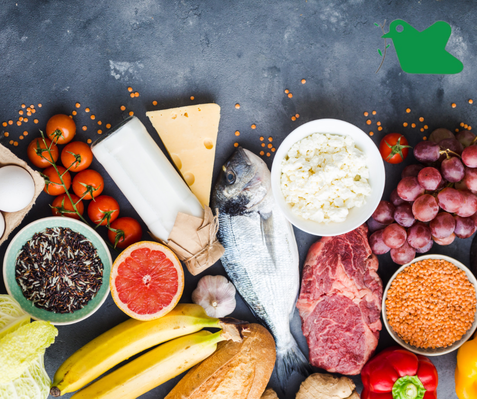 Cân đối và cung cấp đầy đủ 4 nhóm thực phẩm cho trẻ