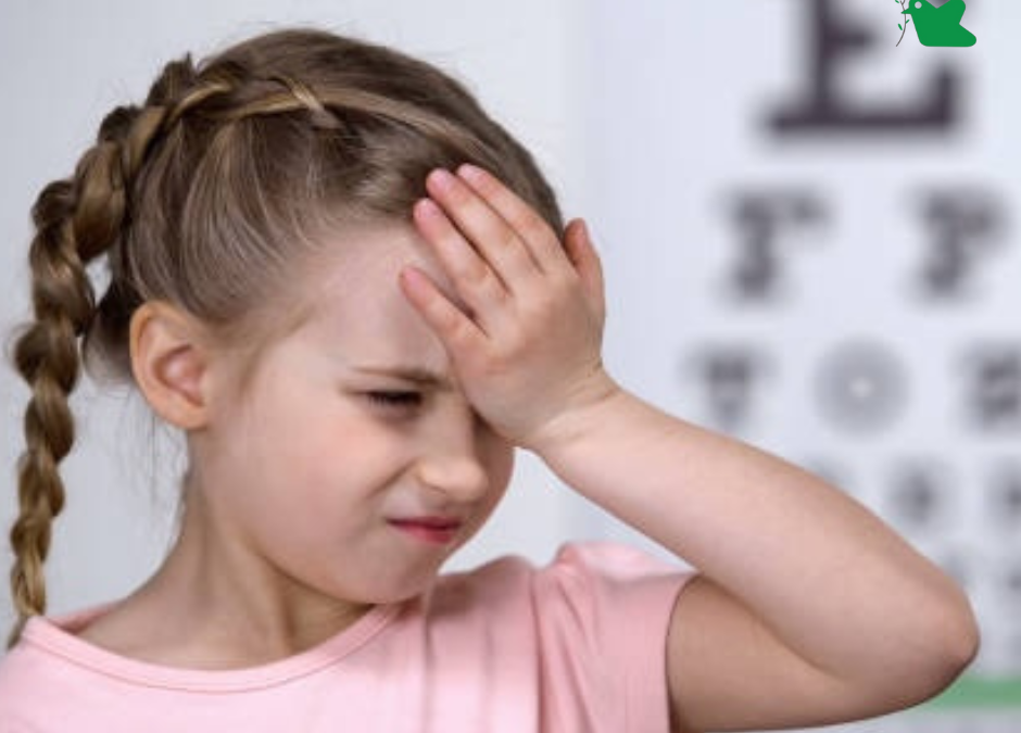 Dấu hiệu cảnh báo cần đưa trẻ đi khám mắt ngay!