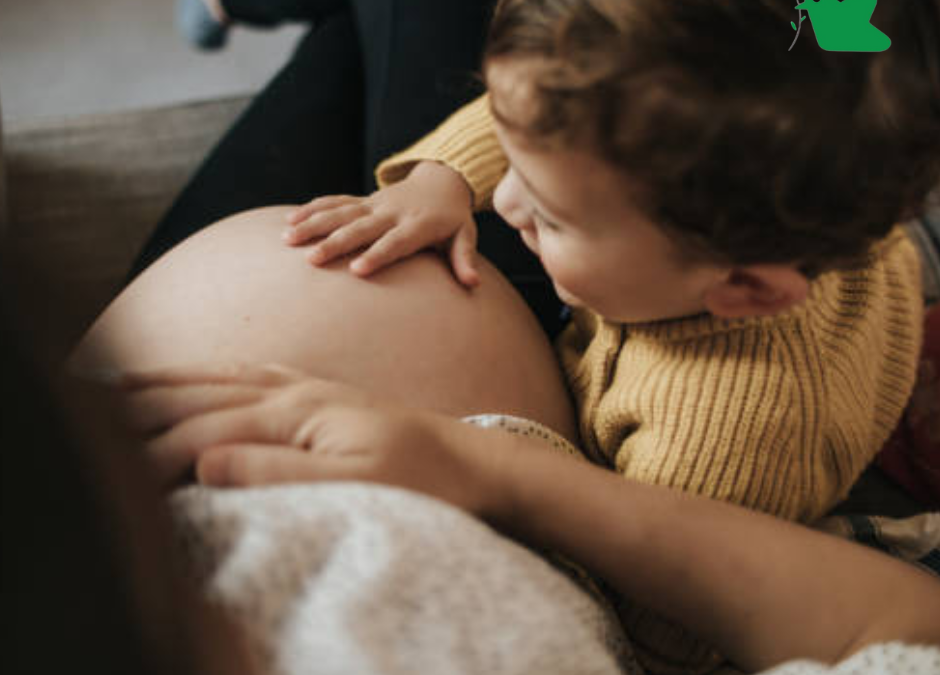 Vì sao trẻ trở nên ích kỷ khi bố mẹ có em bé?