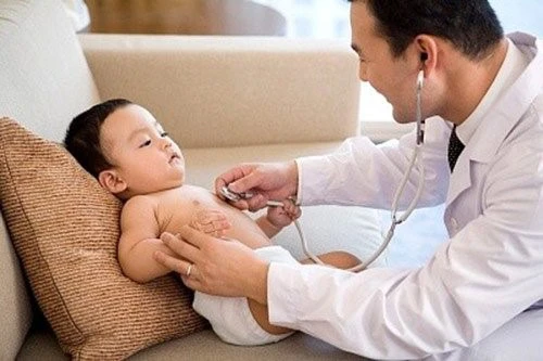 Cần đưa đến bệnh viện để điều trị nếu nhiễm virus hợp bào hô hấp có triệu chứng nặng lên.
