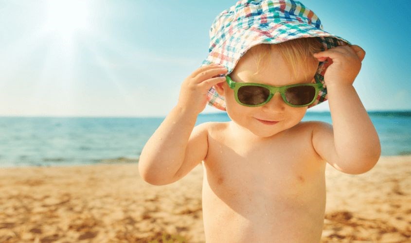 Ngoài ánh sáng mặt trời, có thể bổ sung Vitamin D cho trẻ qua thức ăn và thực phẩm bổ sung